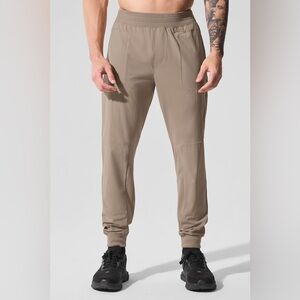 ALO Yoga Men’s Co-Op Pant | Gravel (Tan) | Size M
